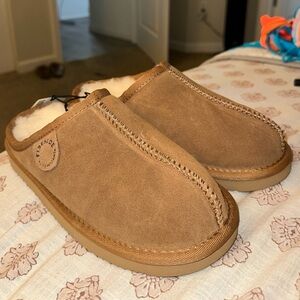 Dearfoam Women's Tan Suede Slip-On Slippers